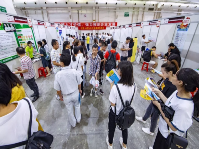 桂林市第十届公益性人才交流大会暨十万大学生留桂就业创业双选会成功举行!